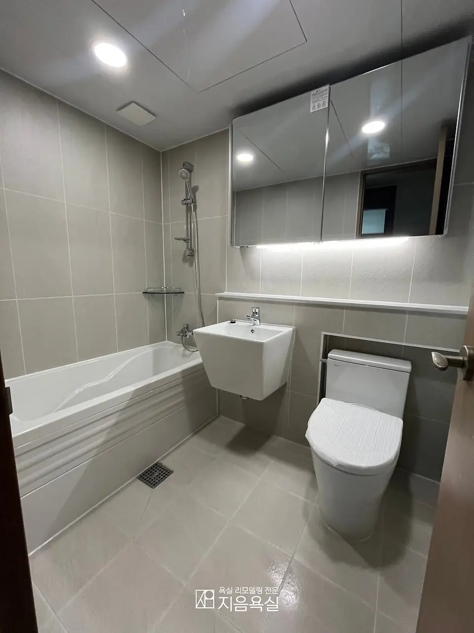 안양시 동안구 관양동 동편마을3단지 아파트 욕실리모델링 전 / 후